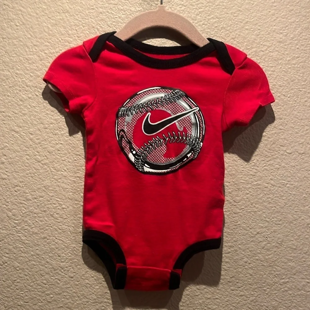 Nike Baby Boys Baseball Onesie bodysuit Romper Size 0-6 Months Red